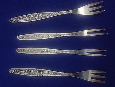 rəssamlıq ləvazimatları: Məhsul: 4 ədəd metal desert/meze çəngəl dəsti Xüsusiyyətlər: - — 1