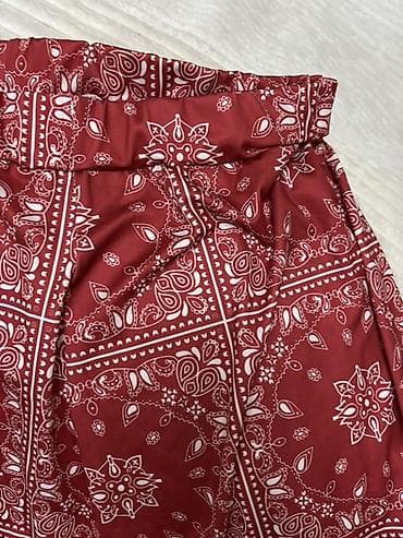 Kişi geyimləri: Bohem ətək Ölçü: Standart(streclik var) 2-3 dəfə geyinilib, yeni — 2