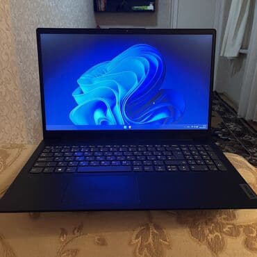 Intel Core i3, 12 GB, 15.6 "