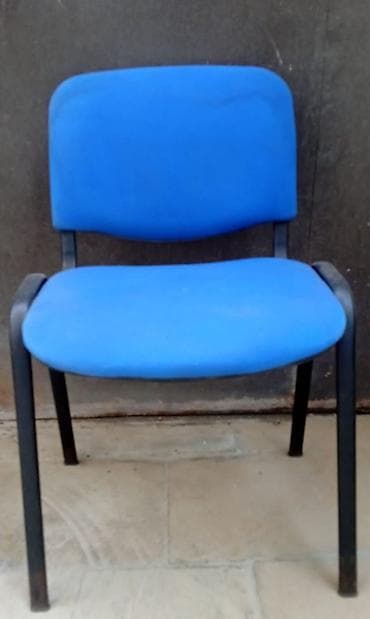 ofis kreslo satilir: Ofis oturacağı 2 eded 1 ededin qiymeti 15 azn — 1