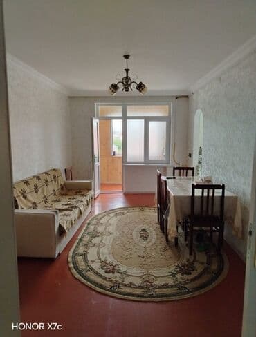 Qarajlar: 3 otaqlı mənzil – - Otaqlar: 3 ayrı otaq, işıqlı pəncərələr, klassik — 3