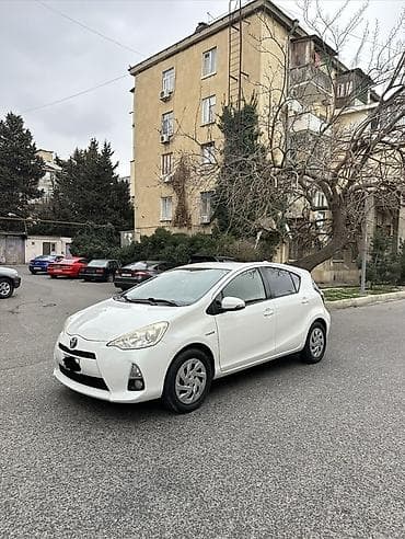 padyomnik satisi: Toyota Prius: 1.8 l | 2018 il Sedan — 3