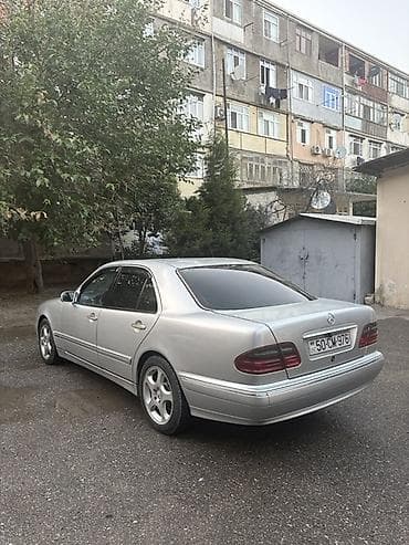 mercedes ce 220: Mercedes-Benz E-Class: 2.2 l | 2001 il Sedan — 3