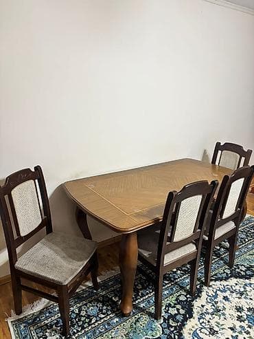 manej yataq: Qonaq otağı üçün, Açılan, Dördbucaq masa, 4 stul — 3