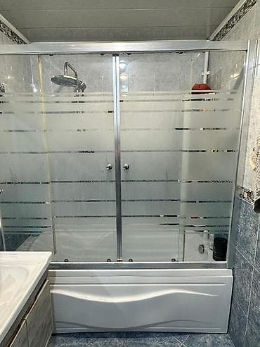 aksa generator: Şüşə sürgülü duş kabinli vanna komplekti - Ölçü: standart vanna — 1