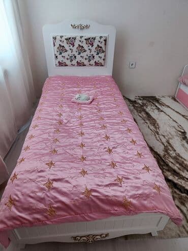 kompleti od trikotaze: Tek neferlik Ağ appaq yundan yorğan 2 ededdi 1 i 40 AZN.isteyen açib — 2