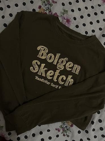 Yazılı sweatşört - Model: Uzunqollu, dairəvi yaxalı sweatşört - Rəng