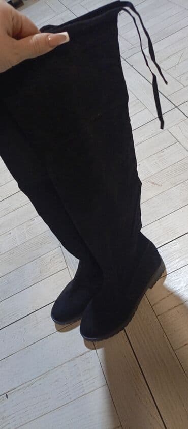 Qadın çəkmələri – dizüstü, qara rəng - Model: dizdən yuxarı, geniş