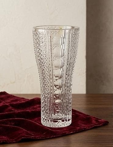 ev qapilari: Bir vaza — 1