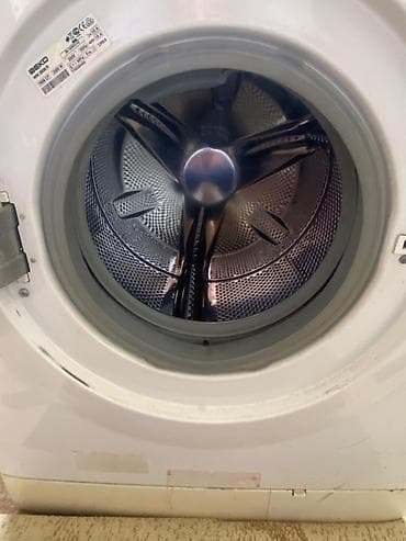 su sizmasi menzilde: Beko paltaryuyan maşın 5 kq. işləyir sadəcə problemi var ustaya — 2