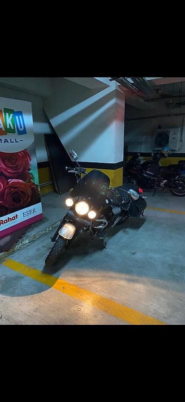 sud ceni: Motosiklet – kruizer tipli, qara rəng. Xüsusiyyətlər və təchizat: - — 2