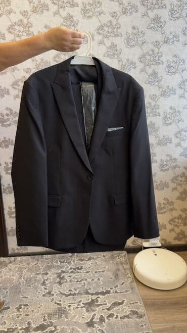 kişi geyimləri: Təzə kostyum. Heç vaxt geyinilməyib. Etiketi üstündə. Ölçü uyğun — 1