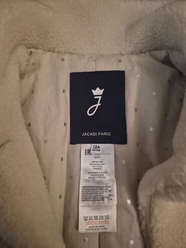 1 yaş: Jacadi Paris firmasının 11-12 yaşlarında qız üçün paltosu. Vaxtında — 2