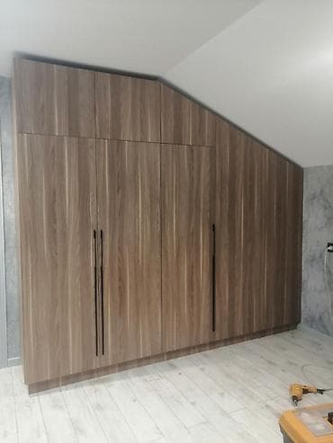 Mətbəx mebeli: Müasir dizaynlı alt dolablar, üst dolablar və aralıq panel ilə tam — 7