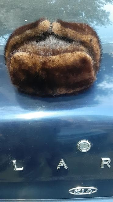 Tük papaq (qulaqcıqlı “uşanka” modeli) - Material: təbii kürk