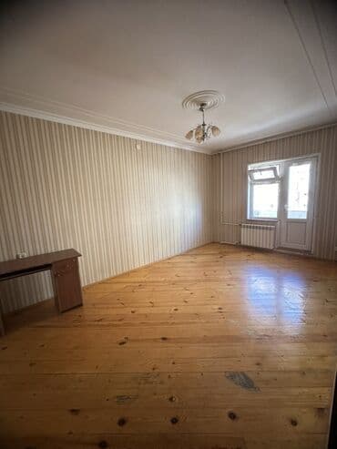 xacmaz kiraye: Bakı, Yeni Günəşli Massiv D, 3 otaqlı, Köhnə tikili, m. Neftçilər, 75 kv. m — 2