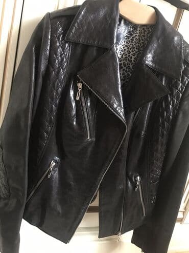 Deri kurtkadi, quzu derisidir, sergi malidir, cox ela veziyyetdedir