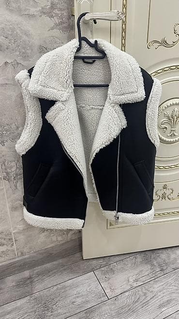 Digər qadın geyimləri: Qalın içlikli, qolsuz süni dəri jilet - Model: ikitərəfli üslubda — 1