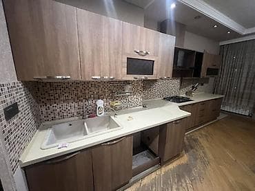 kukna mebelleri: Mətbəx mebeli dəsti – L formalı, ağ rəngli daş tipli stolüstü ilə — 2