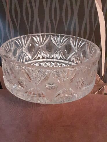 beqoniya gülü: Xrustal vaza xrustal meyve gabi russiyanindi. iki eded var biri 40m — 2