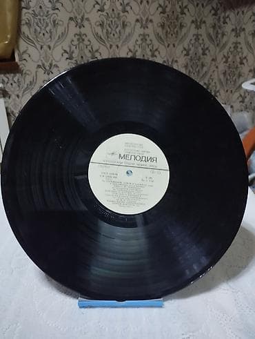 Vinil plastinka – “Мелодия” (Melodiya) etiketli, 33 1/3 RPM stereo