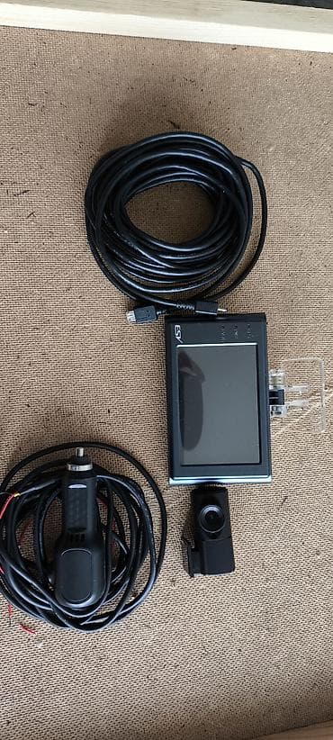 Видеорегистраторы: İki kameralı avtomobil videoregistrator dəsti Xüsusiyyətlər: - Ön — 2