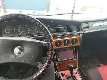 e 3 2: Mercedes-Benz 190 (W201): 1.8 l | 1990 il Sedan — 1