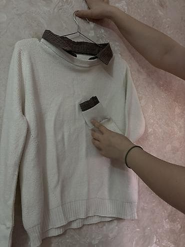 Qadın sviteri – yaxalıqlı dizayn - Rəng: krem/ağ - Material: toxunma