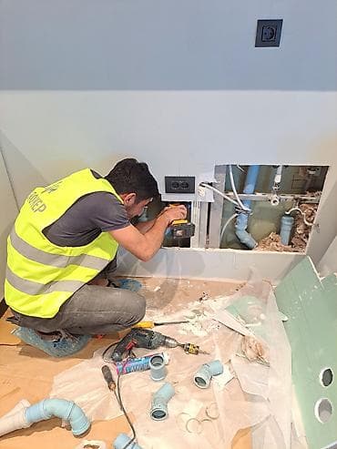 Peşəkar santexnik xidmətləri təklif olunur. Su borularının təmiri, su