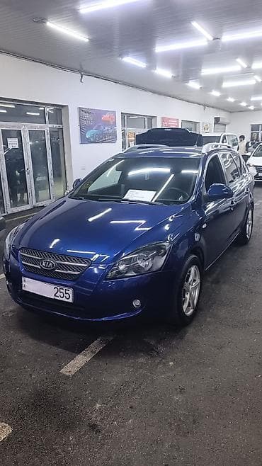 Kia Ceed SW – mavi rəngli universal kuzov - Kuzov: universal (SW) — 1