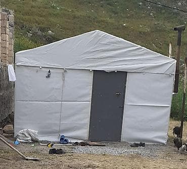 Палатки: Ağ rəngli karkaslı tent/pavilon - Ölçü: təxmini 3x5 m (orta ölçülü) — 1