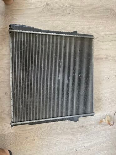qazel radiator: BMW X5 E53 2001 il 3.0 motor Radiator yaxsi vezyetdedi, yoxlanilib — 2