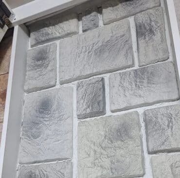 kafel metlaq ucuz: Ağ və boz rənglərdə, müxtəlif formalı daşlardan ibarət üzlük — 1