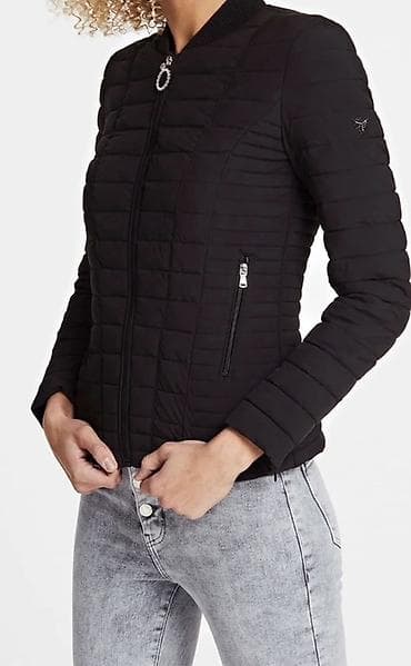 onlayn kurtkalar: Qadınlar üçün qara qısqa quilted yüngül jaket - Rəng: qara - Siluet — 4