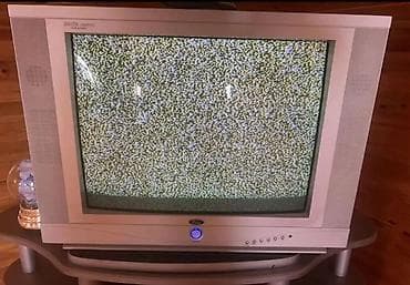 Kineskop tipli televizor (CRT), iri ekranlı, gümüşü korpus