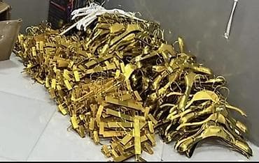Qızılı rəngdə metal qarderob asqıları çox ax istifadə olunub,təzə — 1