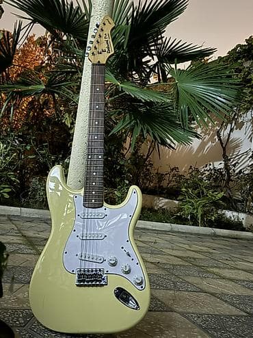 ritmler: Rockwood Pro by Hohner elektrik gitara – Strat tipli korpus, krem/sarı — 6