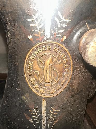 nerd taxta: Məhsul: Singer tikiş maşını (antik) Təsvir: - Brend: The Singer — 2