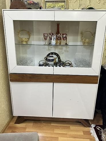 Saloglunun mebelidir Ağ rəngdə vitrin-dolab - Material: MDF/laminat
