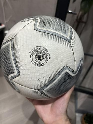 Errea marka futbol topu - Ölçü: 5 (standart) - Brend: Errea Sport -