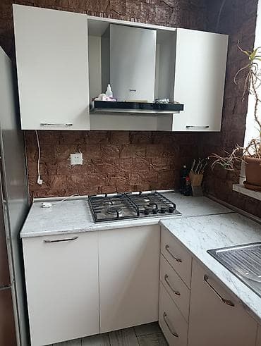 asperatorlar: Açıq rəngli L formalı mətbəx mebeli və quraşdırılmış avadanlıq - Ağ — 3