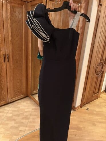 iş forma: Qadın gecə/libas paltarı - Rəng: qara - Stil: birqollu, assimetrik — 2