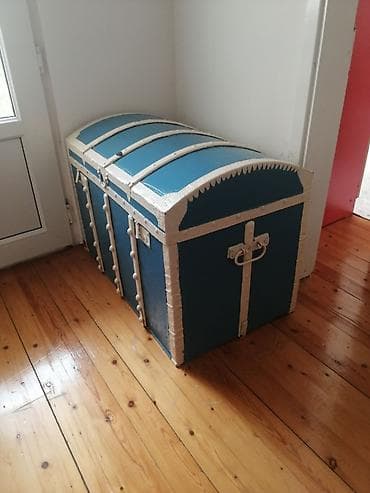 Mavi-ağ dekorativ sandıq/kofr - Material: taxta gövdə, metal