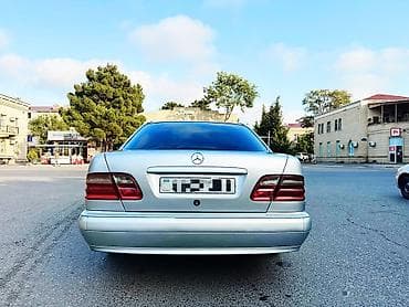 afdamabiler: Mercedes-Benz E 220: 2.2 l | 2000 il Sedan — 7