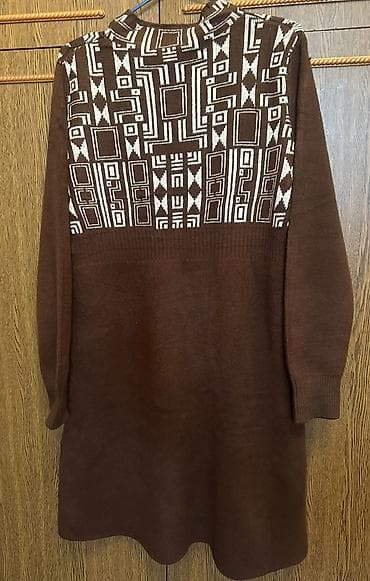 sac yuma: Yenidir Qadın trikotaj paltar - Rəng: şokolad-qəhvəyi, ağ naxışlarla — 2