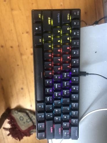 Elektronika: Məhsul: Kompakt mexaniki klaviatura (60% layout) Xüsusiyyətlər: - RGB — 2
