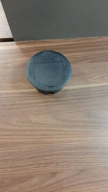 Ofis üçün masa içinə yerləşən elektrik yuvası. 7 ədəd var, tam — 3