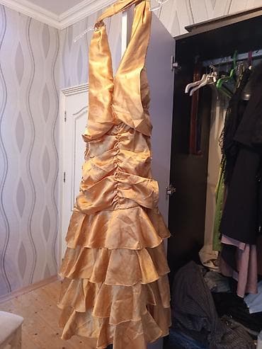 vecerni donlar: Qızılı rəngdə ziyafət don geyim modeli - Model: halter tipli, dərin — 1