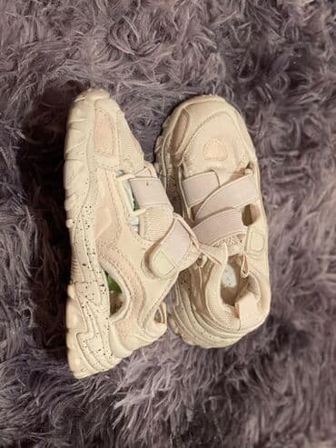 детские тапочки на липучках: Uşaq idman ayaqqabıları – krem/bez rəngdə Xüsusiyyətlər: - Model — 1