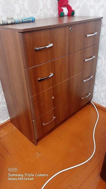 ütü masası dolabı: Skaf 45 azn Eni 50 sm Uzunlugu 90 sm Hundurluyu 1 metr Bir tutacagi — 1